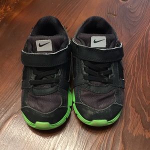 Nike toddler boy shoes. Size 7.5
